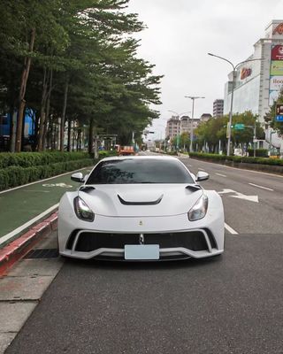 Ferrari F12 Karbonowe nadwozie F12 Novitec N-largo stylu przedni i tylni łuk koła zderzaka F12 przedni spoiler dyfuzora wargi