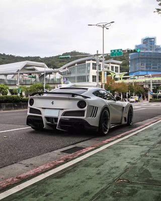 Ferrari F12 Karbonowe nadwozie F12 Novitec N-largo stylu przedni i tylni łuk koła zderzaka F12 przedni spoiler dyfuzora wargi