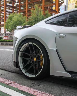 Ferrari F12 Karbonowe nadwozie F12 Novitec N-largo stylu przedni i tylni łuk koła zderzaka F12 przedni spoiler dyfuzora wargi