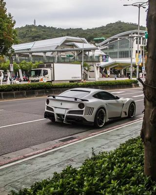 Ferrari F12 Karbonowe nadwozie F12 Novitec N-largo stylu przedni i tylni łuk koła zderzaka F12 przedni spoiler dyfuzora wargi