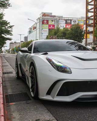 Ferrari F12 Karbonowe nadwozie F12 Novitec N-largo stylu przedni i tylni łuk koła zderzaka F12 przedni spoiler dyfuzora wargi