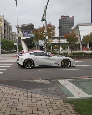 Ferrari F12 Karbonowe nadwozie F12 Novitec N-largo stylu przedni i tylni łuk koła zderzaka F12 przedni spoiler dyfuzora wargi