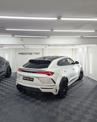Lamborghini Urus Karoseria z włókna węglowego Kit URUS 1016 stylu włókna węglowego przedni dyfuzor wargi spoiler maszyna