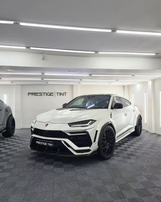 Lamborghini Urus Karoseria z włókna węglowego Kit URUS 1016 stylu włókna węglowego przedni dyfuzor wargi spoiler maszyna