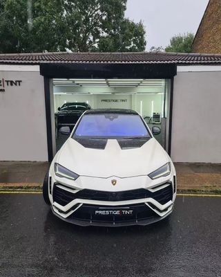 Lamborghini Urus Karoseria z włókna węglowego Kit URUS 1016 stylu włókna węglowego przedni dyfuzor wargi spoiler maszyna