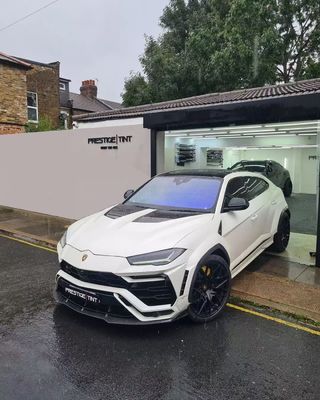 Lamborghini Urus Karoseria z włókna węglowego Kit URUS 1016 stylu włókna węglowego przedni dyfuzor wargi spoiler maszyna