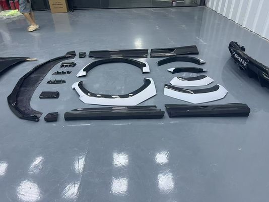 Lamborghini Urus Karoseria z włókna węglowego Kit URUS 1016 stylu włókna węglowego przedni dyfuzor wargi spoiler maszyna