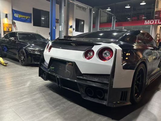 Nissan GTR Karbonowe kadłubki GTR r35 Zmodernizowany 2024nismo styl przedni i tylni zderzak spoilery windy
