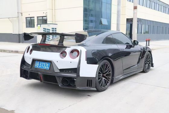 Nissan GTR Karbonowe kadłubki GTR r35 Zmodernizowany 2024nismo styl przedni i tylni zderzak spoilery windy