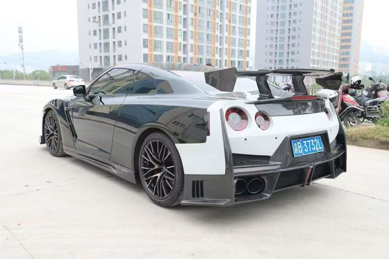 Nissan GTR Karbonowe kadłubki GTR r35 Zmodernizowany 2024nismo styl przedni i tylni zderzak spoilery windy