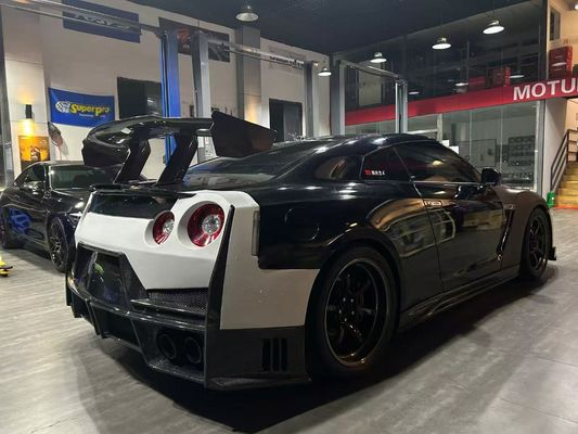 Nissan GTR Karbonowe kadłubki GTR r35 Zmodernizowany 2024nismo styl przedni i tylni zderzak spoilery windy