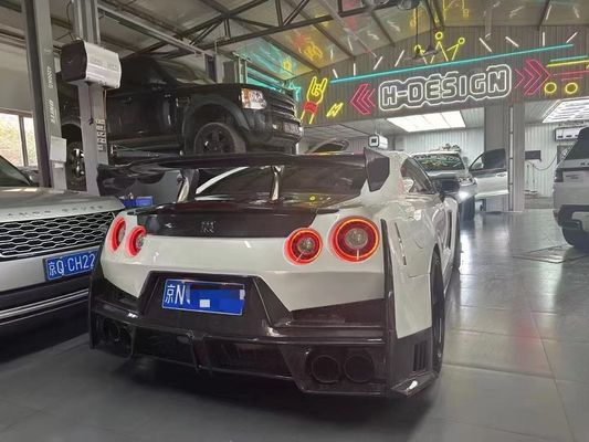 Nissan GTR Karbonowe kadłubki GTR r35 Zmodernizowany 2024nismo styl przedni i tylni zderzak spoilery windy
