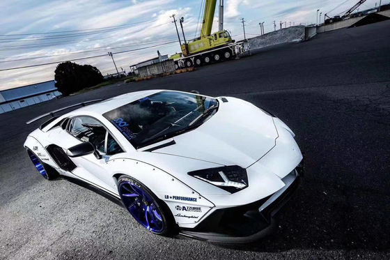 Dla Lamborghini Aventador LP700 Węglowodanowy zestaw nadwozia LP700 Uaktualniona spódnica boczna w stylu LB