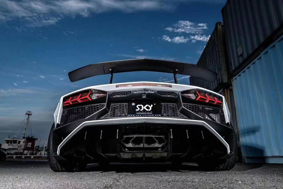 Dla Lamborghini Aventador LP700 Węglowodanowy zestaw nadwozia LP700 Uaktualniona spódnica boczna w stylu LB