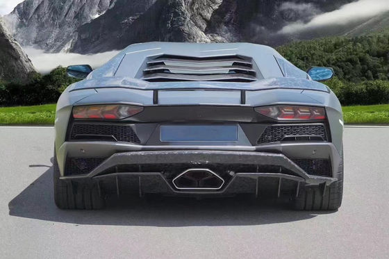 Zestaw nadwozia z włókna węglowego dla Lamborghini LP740S LP740S Uaktualnij Uaktualniony MSY Style Front Shovel Diffuser Spoiler Body Kit