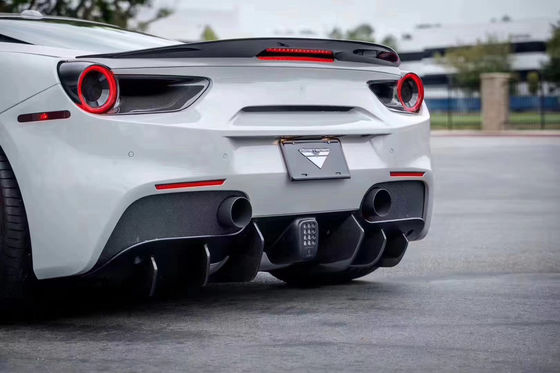 Do Ferrari 488 Węglowy zestaw nadwozia 488 Uaktualniony styl Vors Węglowy zestaw nadwozia z przednim dyfuzorem ust spoiler