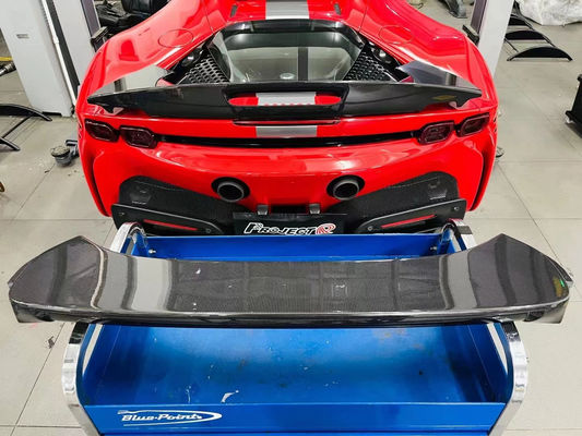 Spoiler z włókien węglowych Spoiler z włókien węglowych dla Ferrari SF90 SF90 Modernizowany styl OEM Spoiler Tail