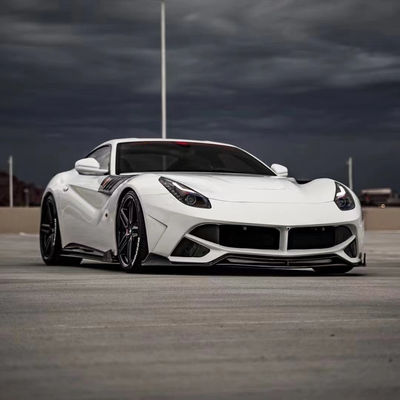 Do Ferrari F12 Zestaw nadwozia z włókna węglowego F12 Uaktualnia przednie i tylne zderzaki w stylu SVR