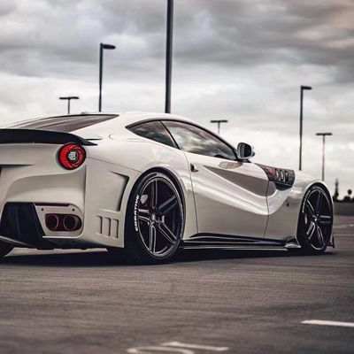 Do Ferrari F12 Zestaw nadwozia z włókna węglowego F12 Uaktualnia przednie i tylne zderzaki w stylu SVR