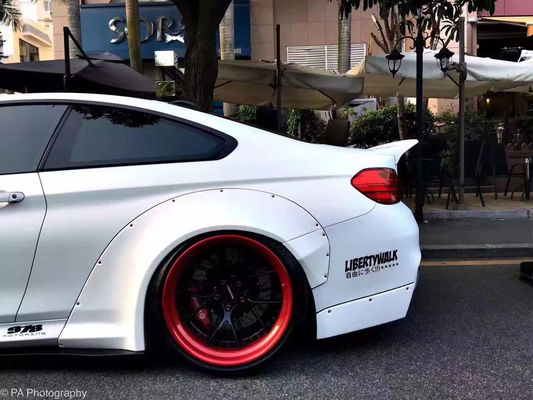 LB Wide-body Kit dla BMW M4 F82 Wide-body Kit M4 F82 Zmodernizowany LB Style Front Lip Diffuser Spoiler Carbon Fiber Body Kit
