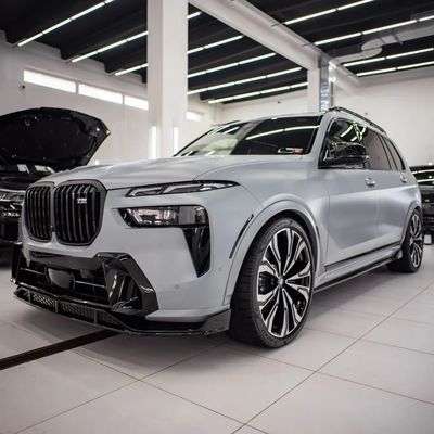 Do BMW X7 Zestaw nadwozia z włókna węglowego Zestaw nadwozia z włókna węglowego przedni dyfuzor warg spoiler kapelusz boczny spódnica szeroka