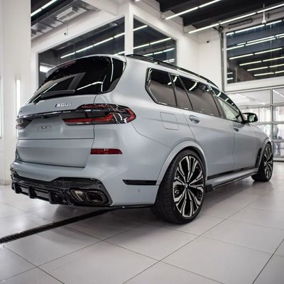 Do BMW X7 Zestaw nadwozia z włókna węglowego Zestaw nadwozia z włókna węglowego przedni dyfuzor warg spoiler kapelusz boczny spódnica szeroka
