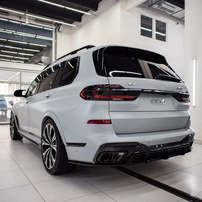 Do BMW X7 Zestaw nadwozia z włókna węglowego Zestaw nadwozia z włókna węglowego przedni dyfuzor warg spoiler kapelusz boczny spódnica szeroka