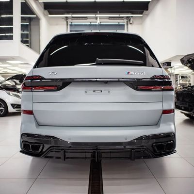 Do BMW X7 Zestaw nadwozia z włókna węglowego Zestaw nadwozia z włókna węglowego przedni dyfuzor warg spoiler kapelusz boczny spódnica szeroka