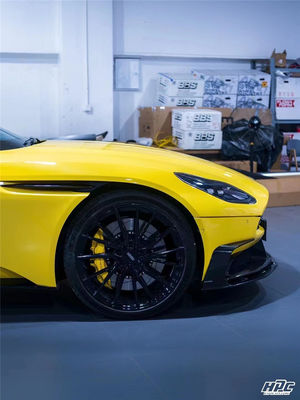 Do Astona Martina DB11 Zestaw nadwozia z włókna węglowego DB11 Zmodernizowany PK Style Włókna węglowe przednie usta dyfuzor spoiler Hood