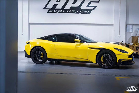 Do Astona Martina DB11 Zestaw nadwozia z włókna węglowego DB11 Zmodernizowany PK Style Włókna węglowe przednie usta dyfuzor spoiler Hood