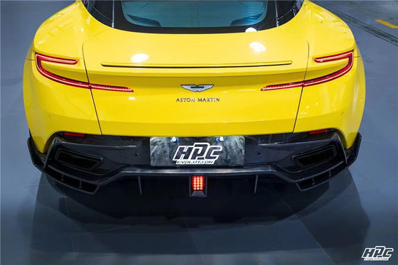 Do Astona Martina DB11 Zestaw nadwozia z włókna węglowego DB11 Zmodernizowany PK Style Włókna węglowe przednie usta dyfuzor spoiler Hood