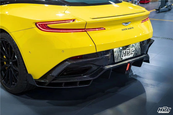 Do Astona Martina DB11 Zestaw nadwozia z włókna węglowego DB11 Zmodernizowany PK Style Włókna węglowe przednie usta dyfuzor spoiler Hood