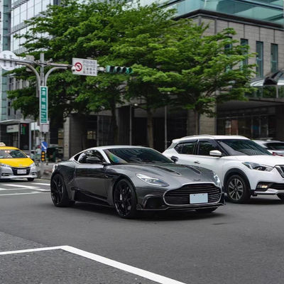 DB11 Aston Martin Body Kit Custom Color Hood Włókno węglowe