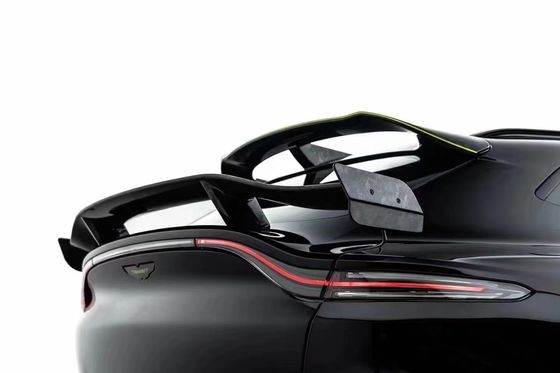 Jasny Czarny Aston Martin Body Kit DBX MSY Style Węglowodanowe skrzydło