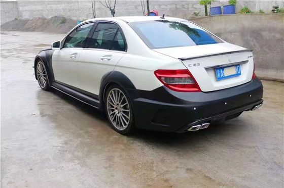 Do Mercedes W204 C63 Body Kit W204 Modernizowany Czarny Zestaw Styl Front and Rear Bumper Hood Widebody Kit