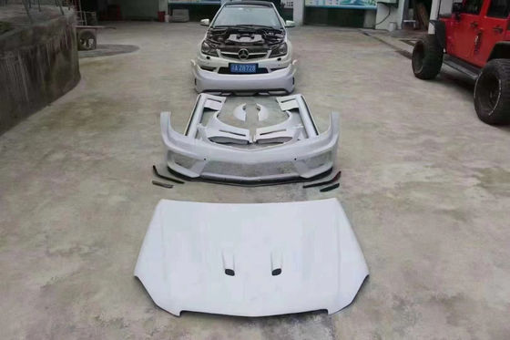 Do Mercedes W204 C63 Body Kit W204 Modernizowany Czarny Zestaw Styl Front and Rear Bumper Hood Widebody Kit
